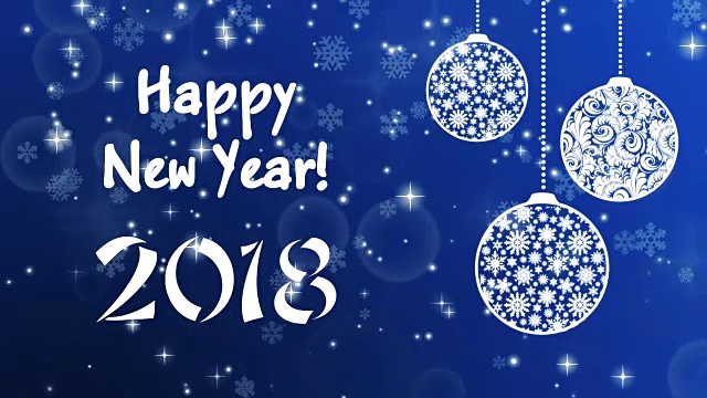 在飘落的雪花和圣诞树球中，祝你2018年新年快乐视频下载