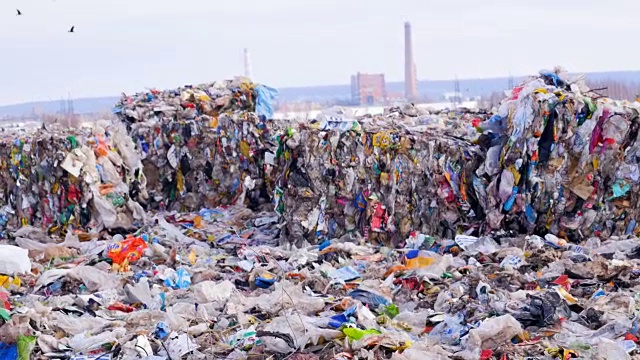 垃圾堆。Lanfill网站。环境污染的概念。视频素材