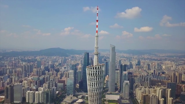 阳光明媚的广州市景广州塔边广场空中市中心近4k中国视频素材