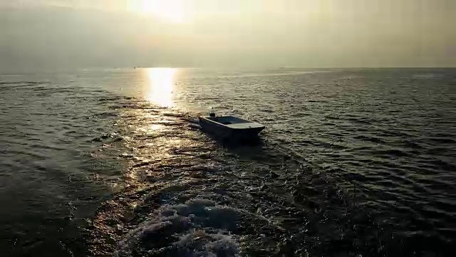 船和马尔代夫的日落视频素材