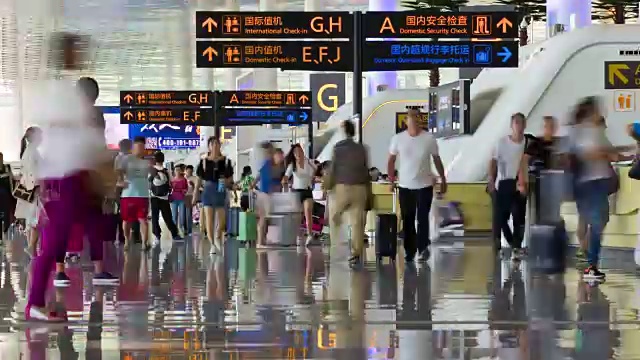 武汉白天时间机场值机区拥挤全景4k时间间隔中国视频下载