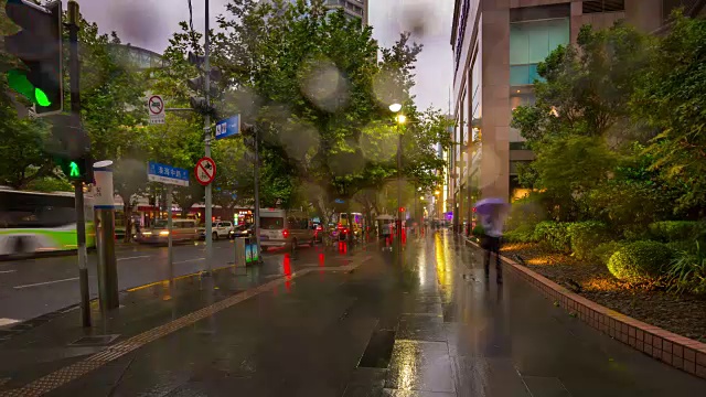黄昏时间照明上海城市交通道路全景4k时间间隔中国视频素材
