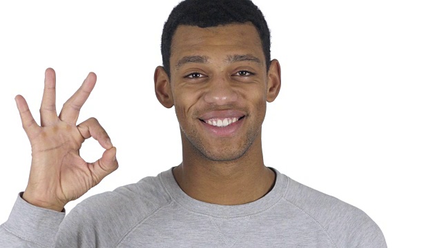 非裔美国人的肖像手势好视频素材
