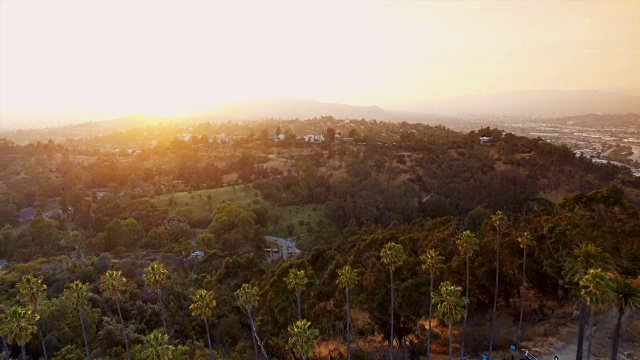 日落时分，洛杉矶天堂公园的无人机视频素材
