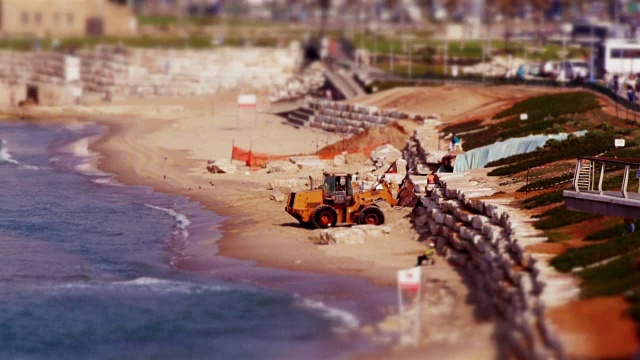 微型倾斜移位效果-推土机在海滩视频素材