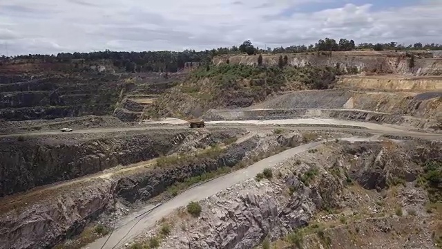澳大利亚西南部锂矿的猛犸象卡车视频下载