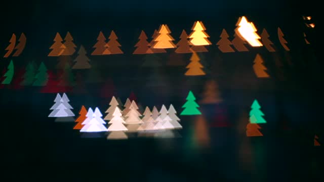 圣诞树形状的运动灯。视频素材