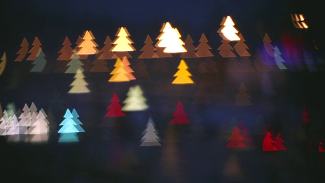 圣诞树形状的运动灯。视频下载