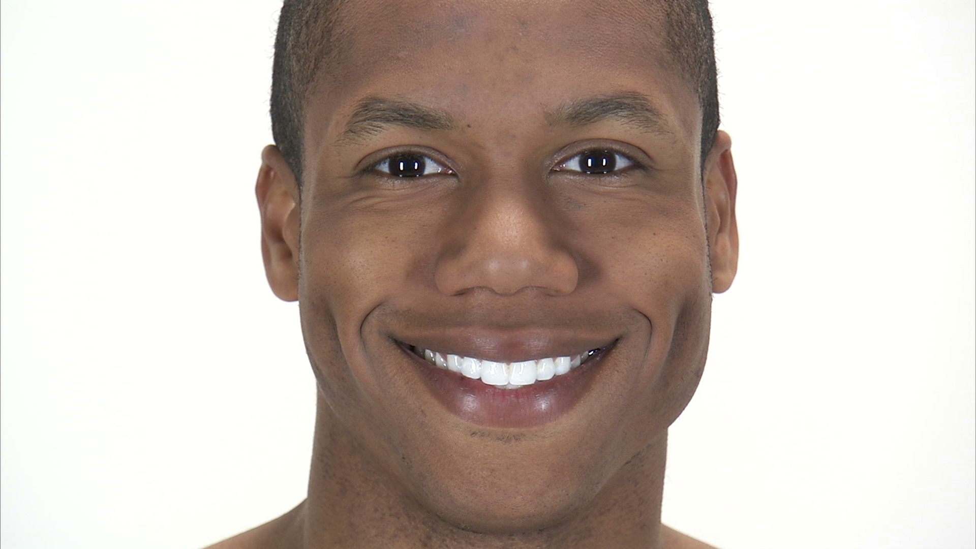 美国犹他州，奥勒姆，CU工作室微笑的年轻人肖像视频素材