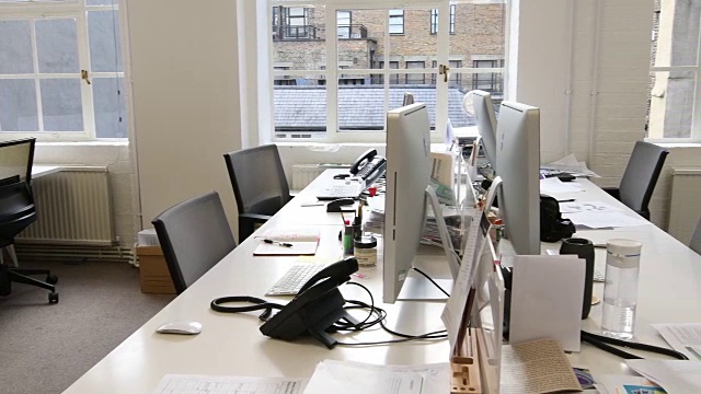 现代办公室中的业务工作站视频下载