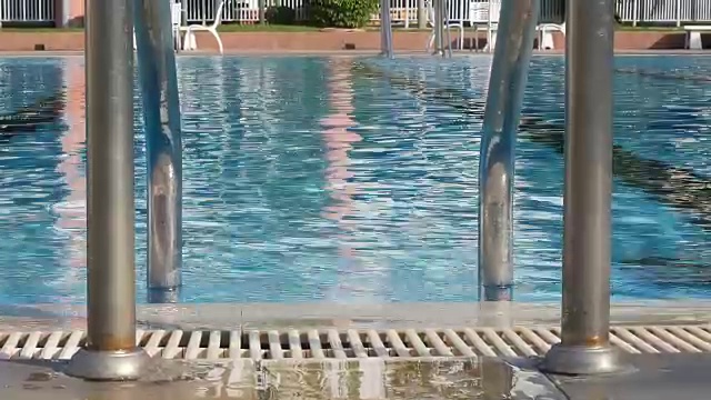 泳池边的背景视频素材