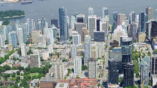 空中俯瞰温哥华市中心摩天大楼视频素材