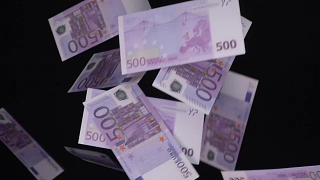 500欧元钞票落在黑色背景上视频素材