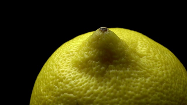 柠檬上半特写在旋转视频素材