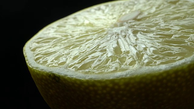 多汁的柠檬水果顶部特写旋转视频素材
