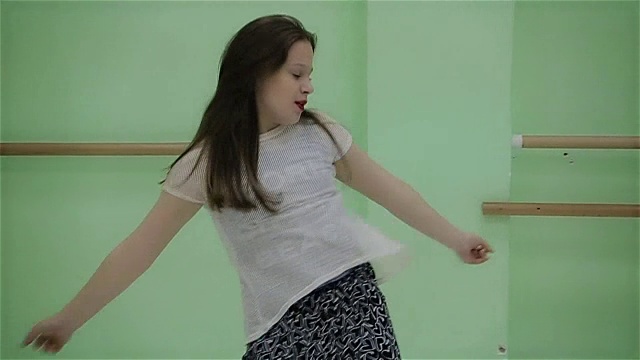 跳街舞的女生视频素材