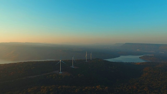 可再生能源植物:风力涡轮机视频素材