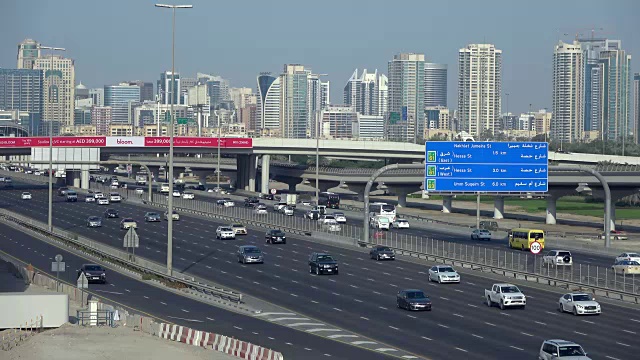 高速公路，高速公路，高速公路，高速公路，迪拜，摩天大楼，天际线，交通，迷人的城市，VAE, 4K视频下载