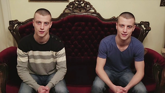 十几岁的男孩双胞胎,肖像视频下载