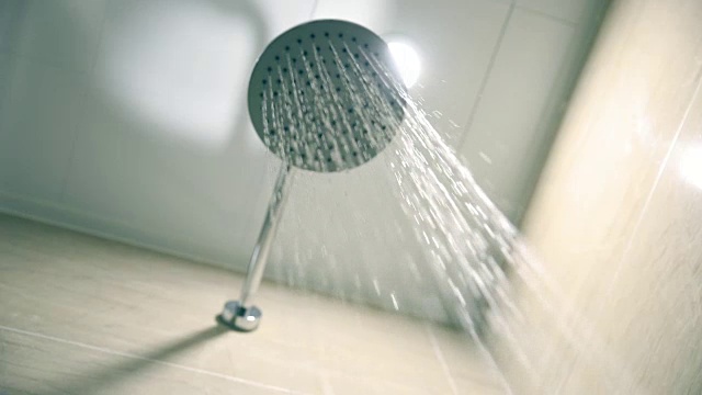 带流动水的淋浴喷头视频下载