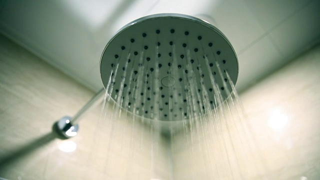 带流动水的淋浴喷头视频下载
