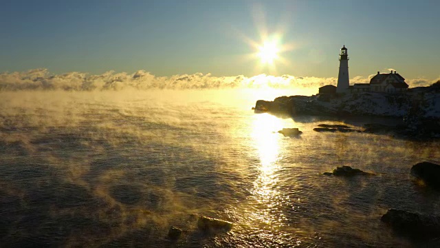 北极海烟雾中的波特兰灯塔视频下载