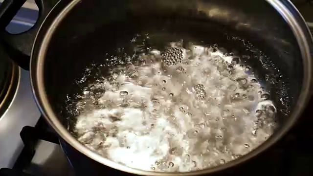 沸腾的水视频下载