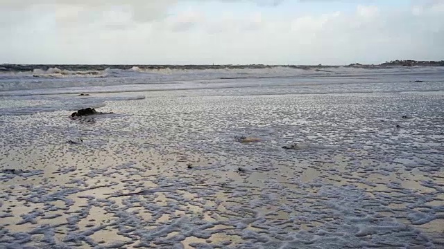 海滩上冬天的风视频下载