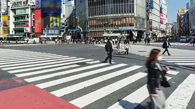 穿过东京涩谷的街道视频素材