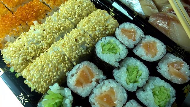 传统日本料理寿司视频素材