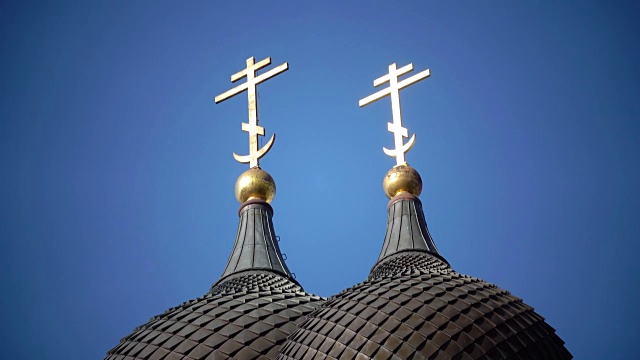 亚历山大涅夫斯基大教堂是一个东正教大教堂在塔林老城，爱沙尼亚。它是由米哈伊尔·普列奥布拉任斯基设计的典型的俄罗斯复兴风格视频下载
