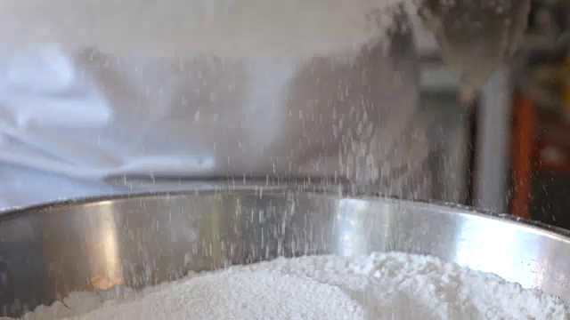 慢动作筛面粉视频素材