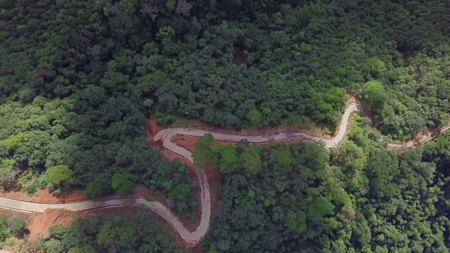 泰国Mae Hong Son省的道路俯视图。视频素材