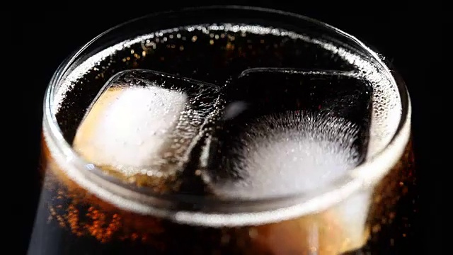 可乐加冰视频素材