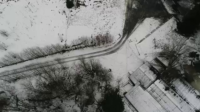 雪下的房屋和道路，被无人机看到视频下载