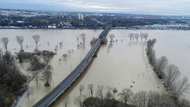 莱茵河和美因河的河岸被洪水淹没视频素材