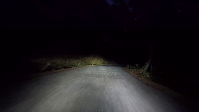 夜间山路- 4K分辨率视频下载