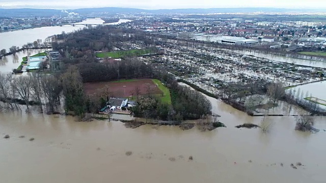 莱茵河和美因河的河岸被洪水淹没视频素材