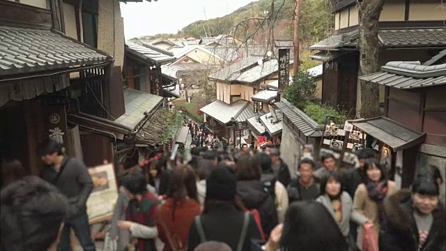 街景:在老城京都的冬天走下梯子视频下载