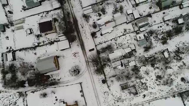雪下的乡村村庄，被无人机看到视频下载