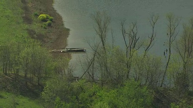 一个湖的特写镜头在前卡梅尔山中心遗址视频下载