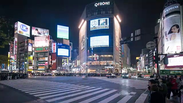 在日本涩谷穿过街道的人群视频素材