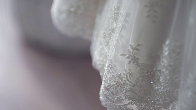 美丽的白色婚纱细节。视频素材