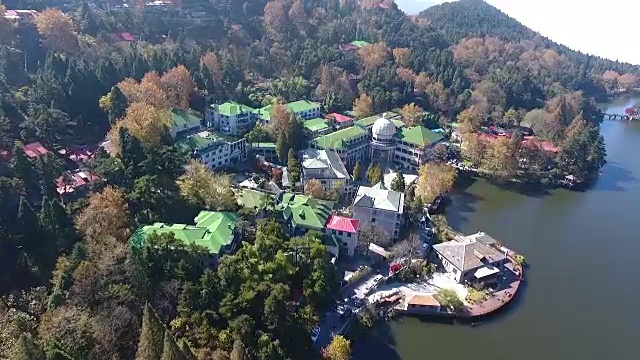 庐山汝琴湖畔的建筑视频素材