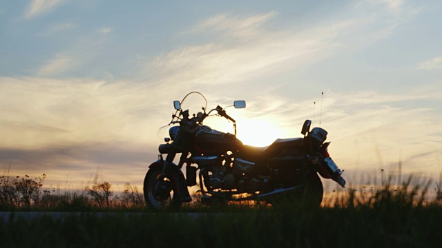 斯坦尼康镜头:大旅行上的摩托车视频素材