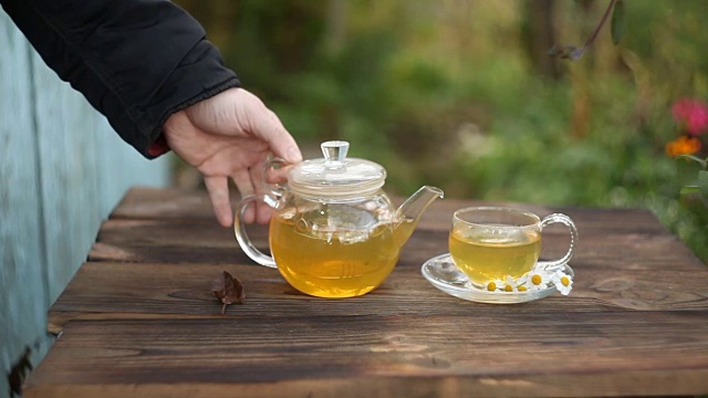 绿茶与甘菊杯视频素材