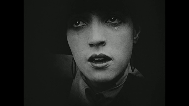 1910年代的女人哭视频下载