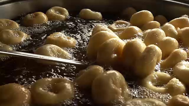 土耳其安纳托利亚传统甜点甜甜圈名为Lokma视频素材