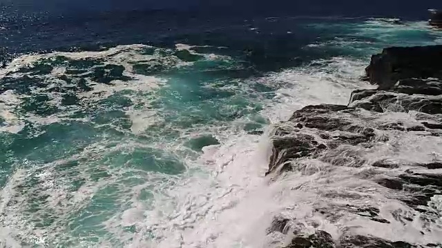 海浪拍打视频下载