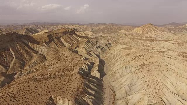 西班牙塔伯纳斯沙漠的航拍视频素材